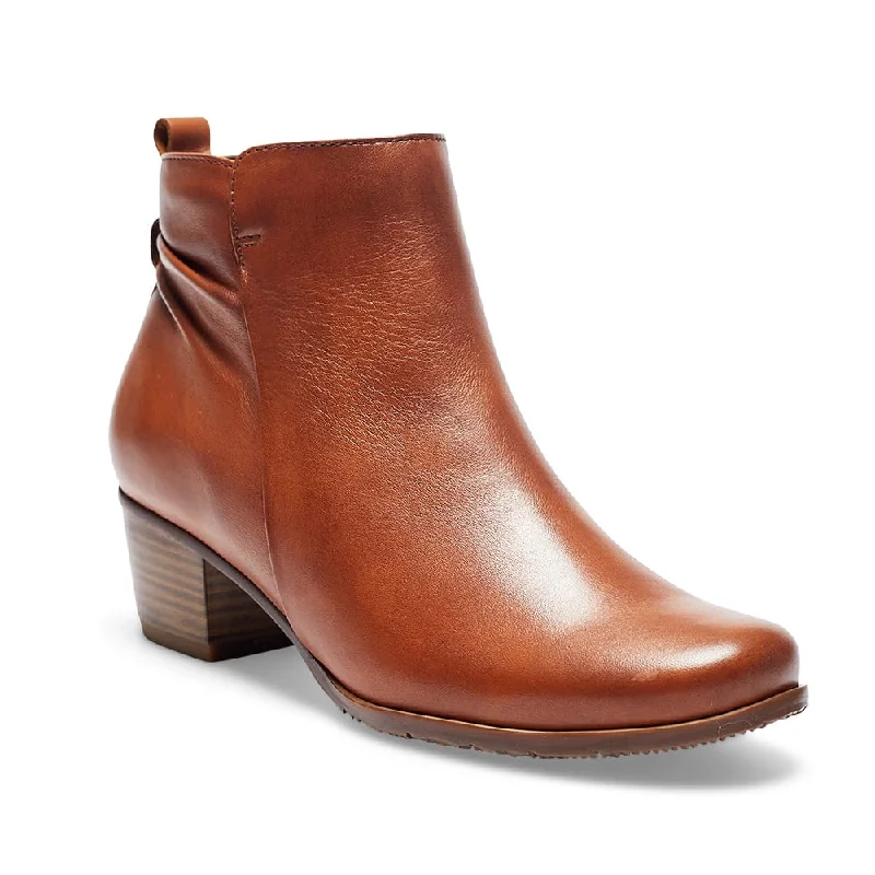 Brady Boot in Mid Brown Leather