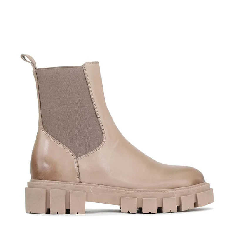 EOS Feat Chelsea Boot in Taupe