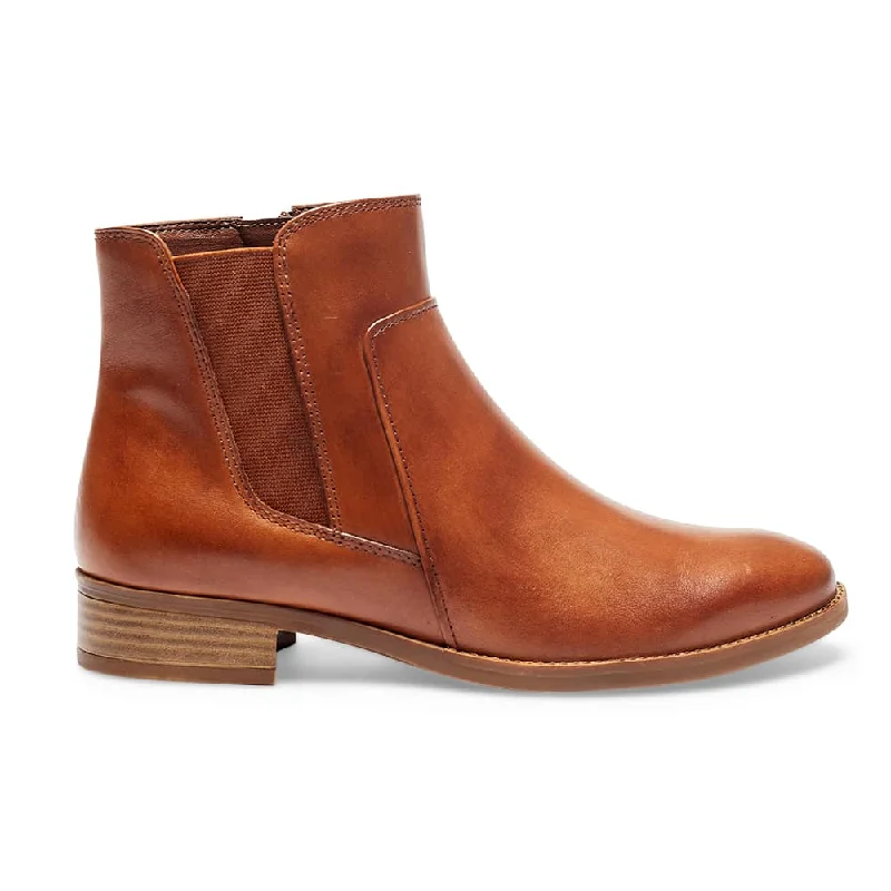 Glasgow Boot in Mid Brown Leather