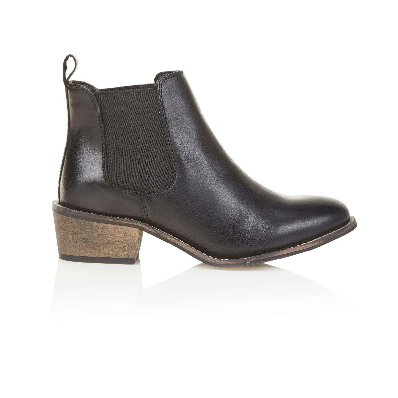 Layla Chelsea Boot