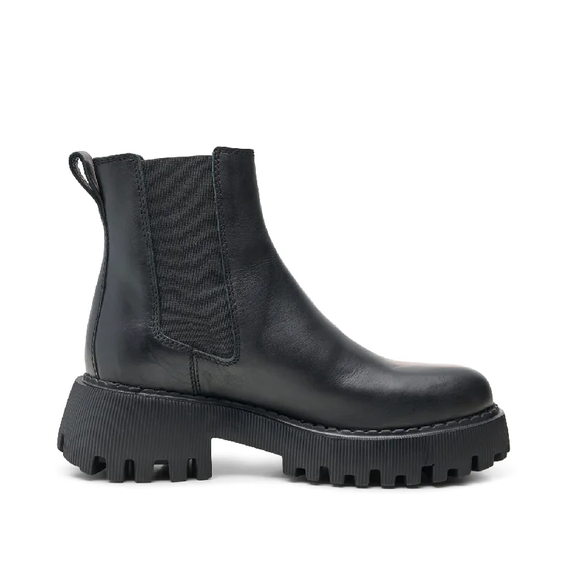 Posey Chelsea Boot (Black)