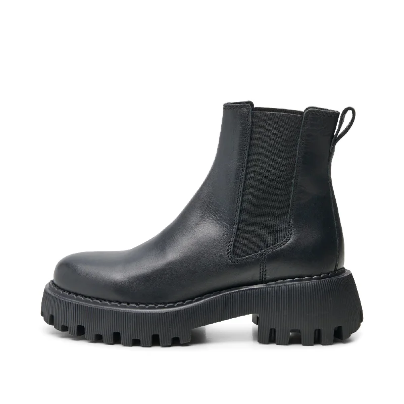 Posey Chelsea Boot (Black)